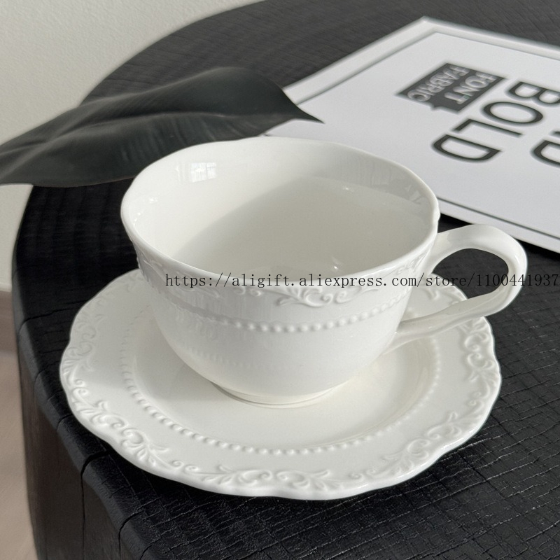 フレンチライト高級エンボス花柄コーヒーカップとプレートセット - Coffee Tea Games のレビューと価格