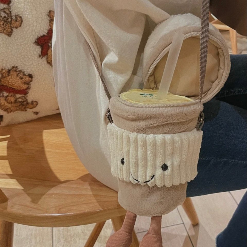漫画風のかわいいぬいぐるみクロスボディバッグ、ミルクティーカ - Coffee Tea Holders のレビューと価格